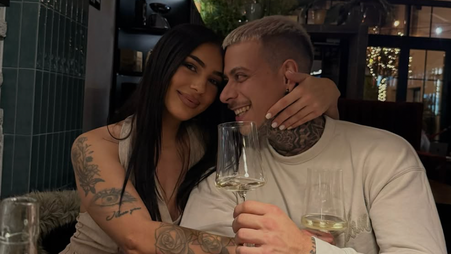 Donedávna na sociálnych sieťach pribúdali ich zamilované fotky. Dnes si vymieňajú nepríjemné odkazy