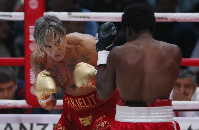 Mickey Rourke znokautował rywala. Elliot Seymour przegrał z 62-latkiem już II rundzie