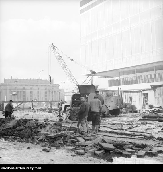 Sceny uliczne ze śródmieścia Warszawy (1969)