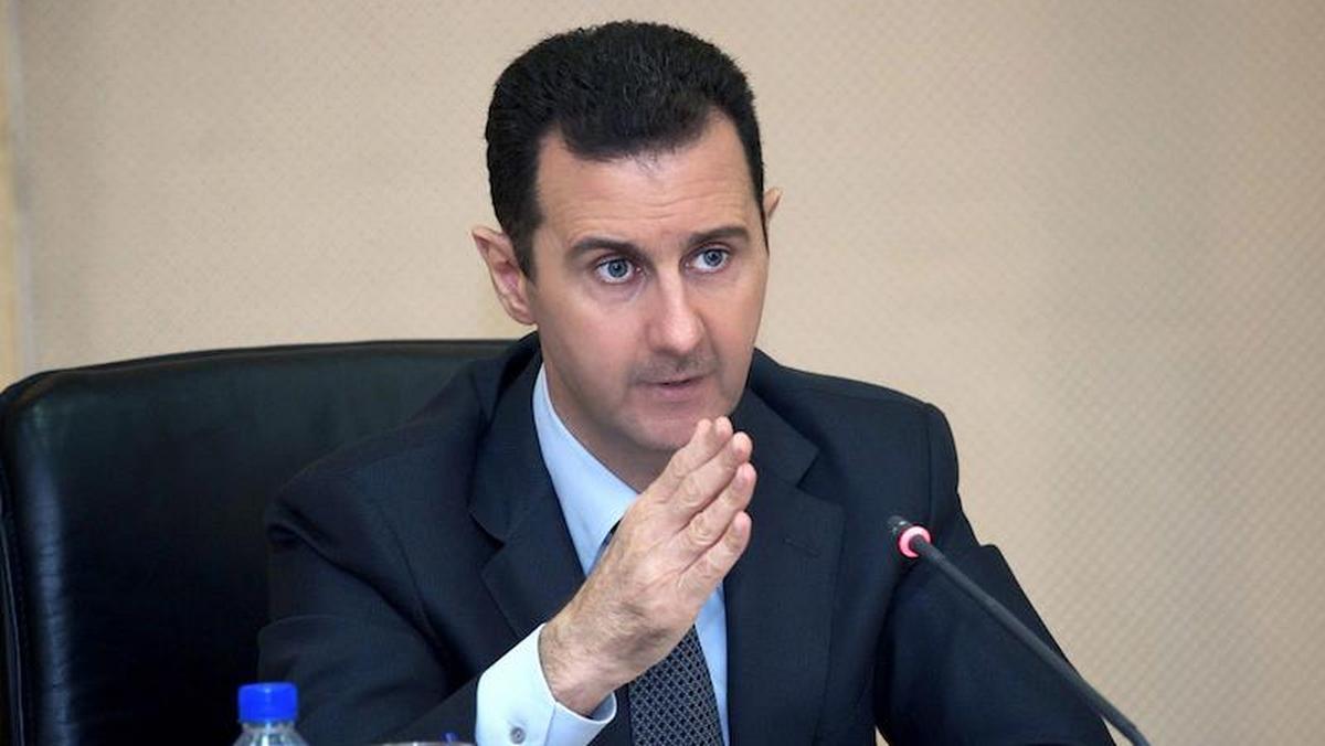 Baszar el-Asad przy biurku
