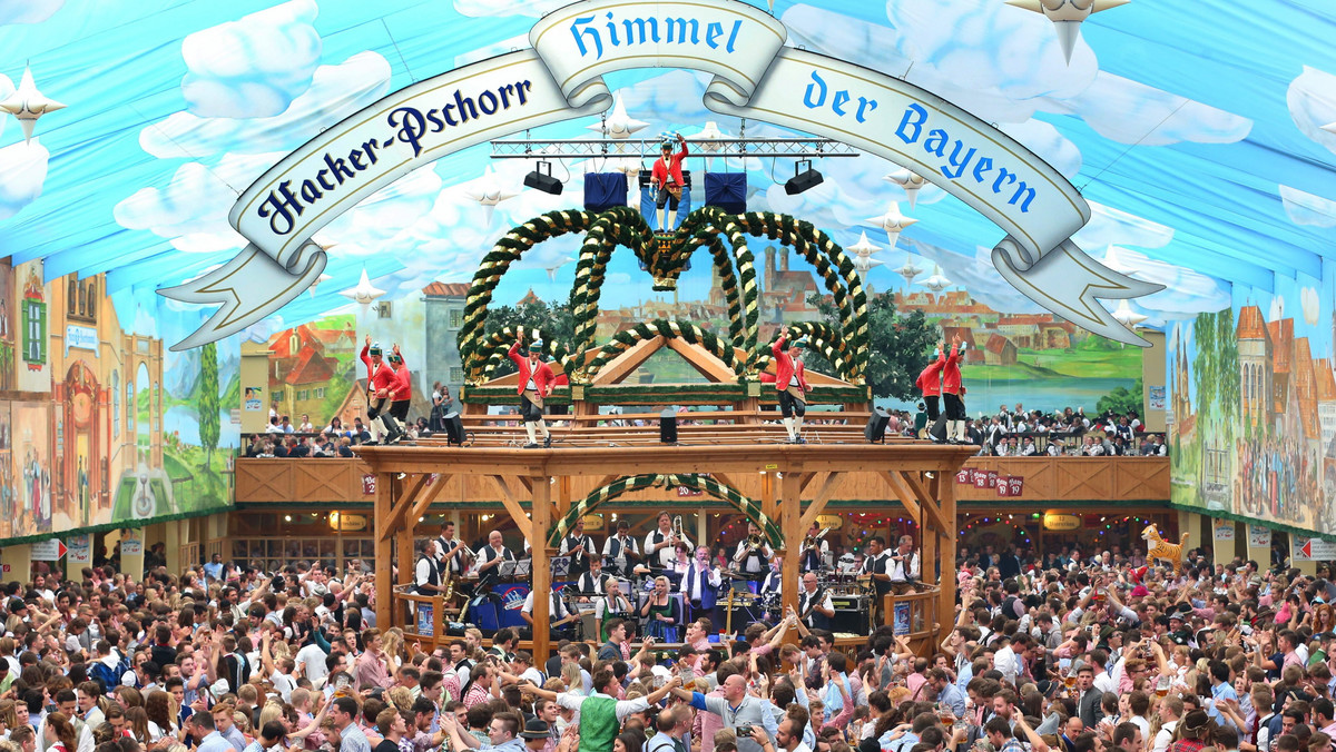 Święto piwa - Oktoberfest - uroczyście rozpoczęto w sobotę w Monachium. Oczekuje się, że do 4 października błonia Theresienwiese odwiedzi około 6 milionów osób. To już 182. Oktoberfest - największy festiwal piwny na świecie.