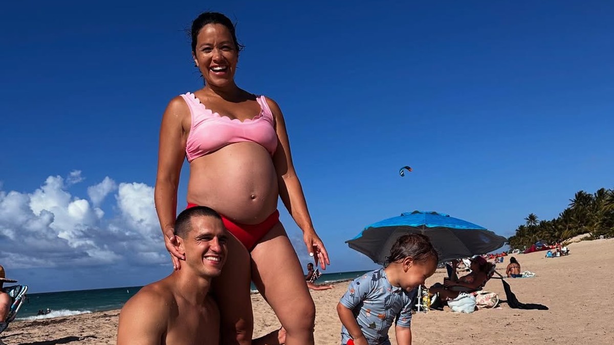 Džina Rodrigez sa suprugom i sinom