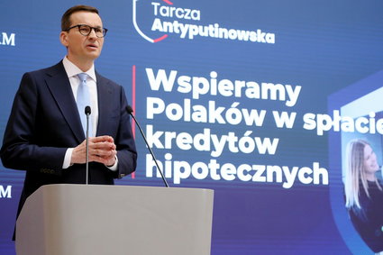 Rząd ogłasza wsparcie dla kredytobiorców. Ile zyskać mogą spłacający kredyty mieszkaniowe [WYLICZENIA]