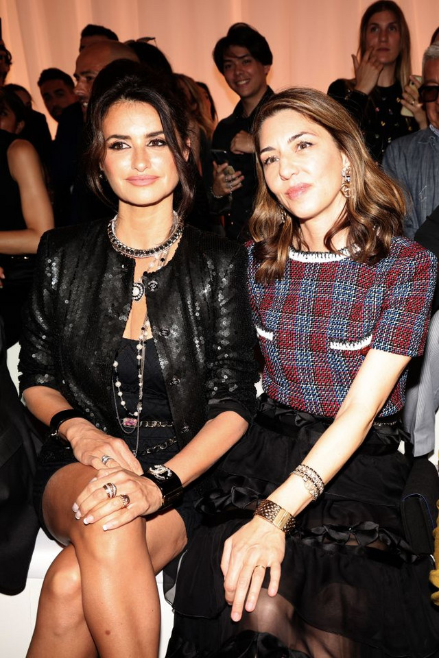  Penelope Cruz i Sofia Coppola na pokazie Chanel 2021/22 Métiers d’art show