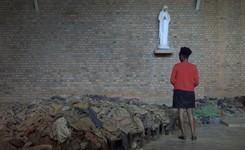 'Ptaki śpiewają w Kigali' o dawnej Rwandzie i obecnej Polsce [RECENZJA]