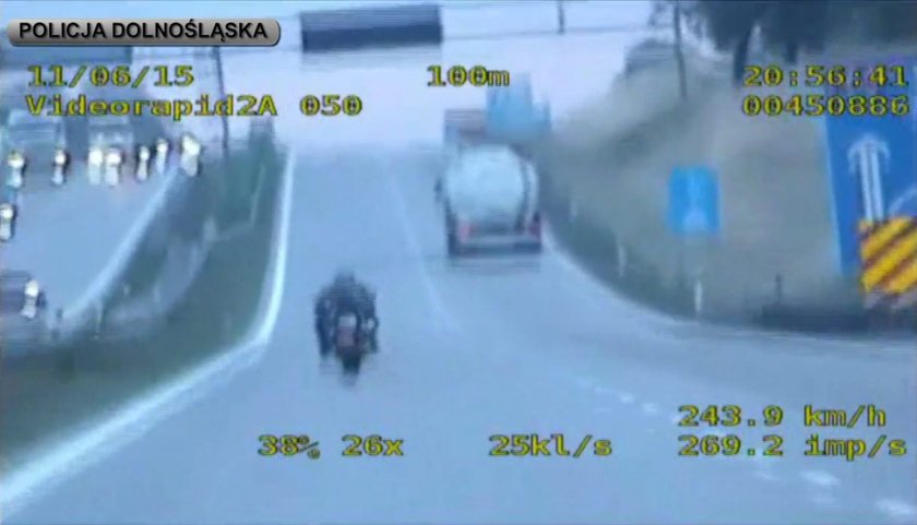 Motocyklista pędził 242 km/godz.