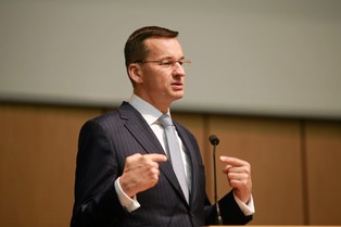 Morawiecki: Możliwe zmiany w podatku bankowym i handlowym w 2017 roku