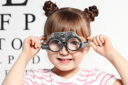Problemy ze wzrokiem wpływają na dobrostan psychiczny dziecka