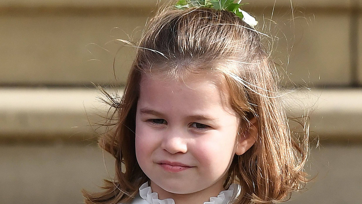 Z okazji czwartych urodzin Charlotte, córki księcia Williama i księżnej Kate, pałac Kensington opublikował zdjęcia małej księżniczki. Kogoś wam przypomina?