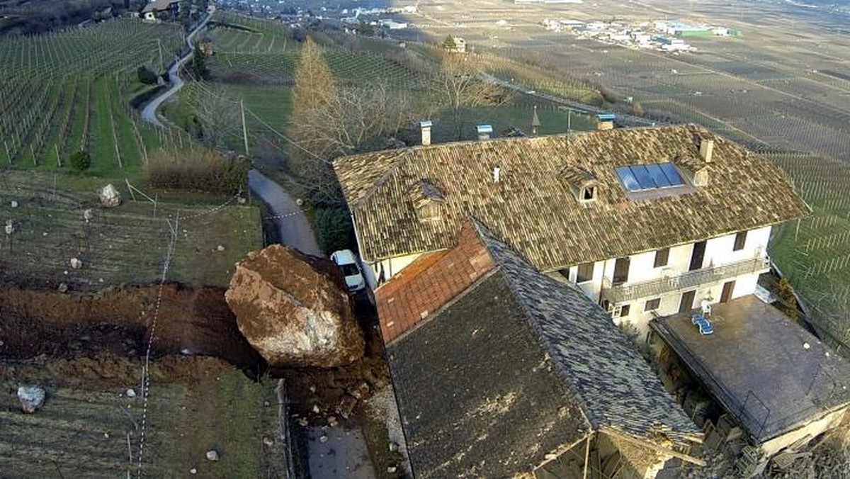 Tramin - ogromny głaz stoczył sie na gospodarstwo