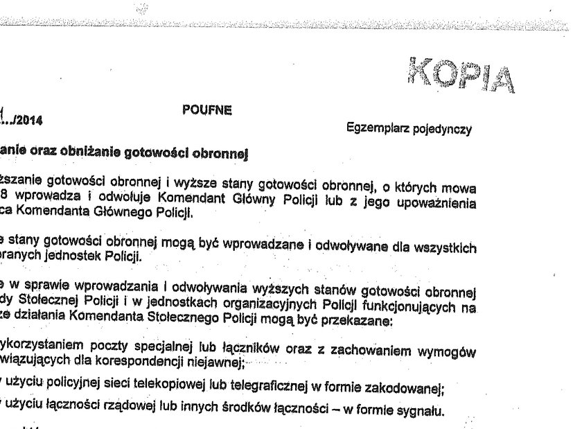 Policyjne dokumenty na śmietniku