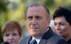 "To jest coś przykrego i smutnego". Schetyna krytykuje PiS za zawieszenie małego ruchu granicznego