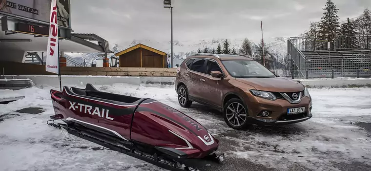 Nissan X-trail jeździ po lodzie