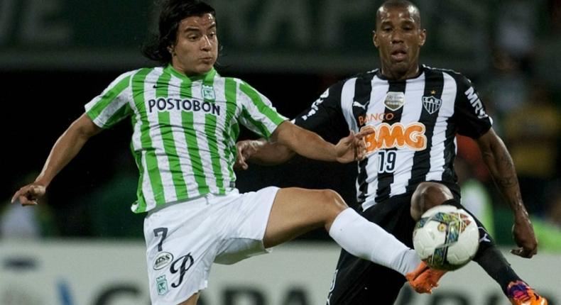 Brazil's Atletico Mineiro player Emerson Conceicao (R, pictured April 2014) agreed to a contract with Barcelona until the end of the 2023-24 season