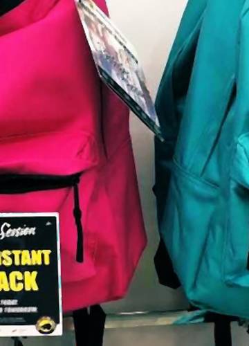 Kuloodporny plecak w sklepach w USA. Amerykanie kupują je dzieciom - Noizz