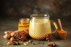 Dodaj do kawy i zrób 'złote latte'. Pomoże w odchudzaniu i polepszy samopoczucie