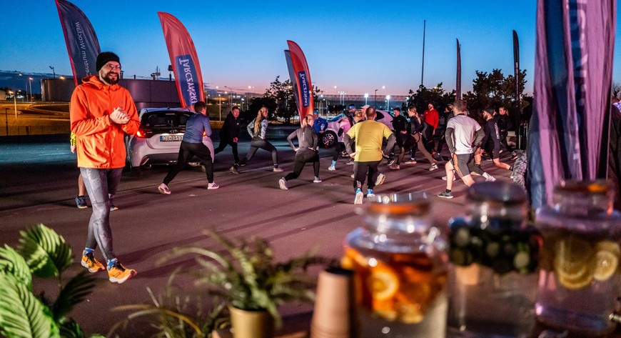 Zawodnicy szykują się już do startu w 12. Tarczyński Nocnym Wrocław Półmaratonie. 