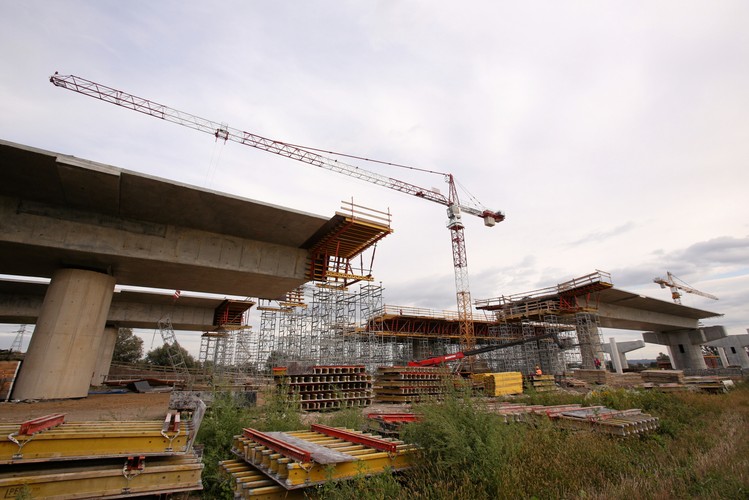 GDDKiA liczy, że całą inwestycję uda się zakończyć do wiosny 2017 roku.<br><br> fot. (zuz) PAP/Stanisław Rozpędzik