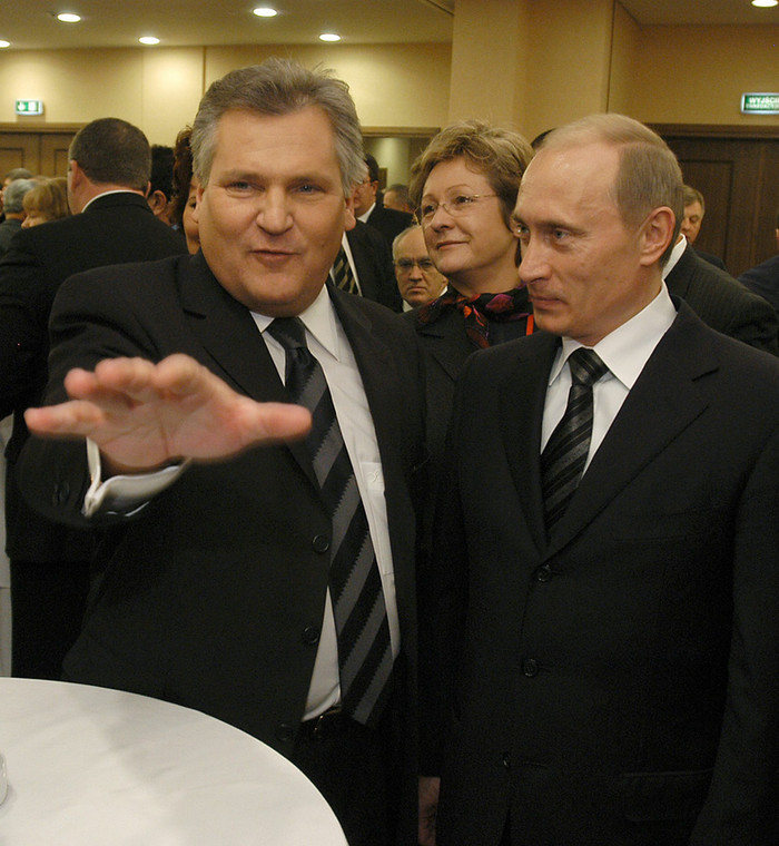 Aleksander Kwaśniewski i Władimir Putin podczas obchodów rocznicy wyzwolenia obozu w Auschwitz