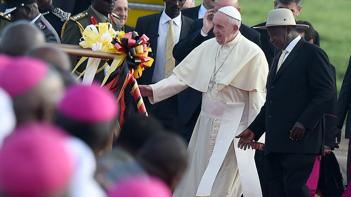 Papież Franciszek powiedział w piątek po przybyciu do Ugandy, że świat patrzy na Afrykę jako "kontynent nadziei". Podczas spotkania z władzami kraju podkreślił, że sposób, w jaki świat zareaguje na bezprecedensowy ruch migracyjny, jest „testem człowieczeństwa”.