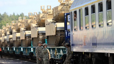 setki czołgów na granicy z rosją. nato zmienia strategię na wschodniej