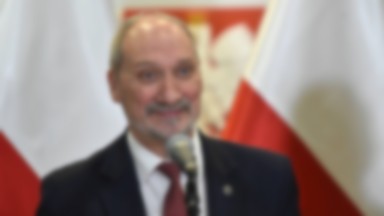 "GW": Antoni Macierewicz ogłasza sukcesy, a Amerykanie krytykują MON