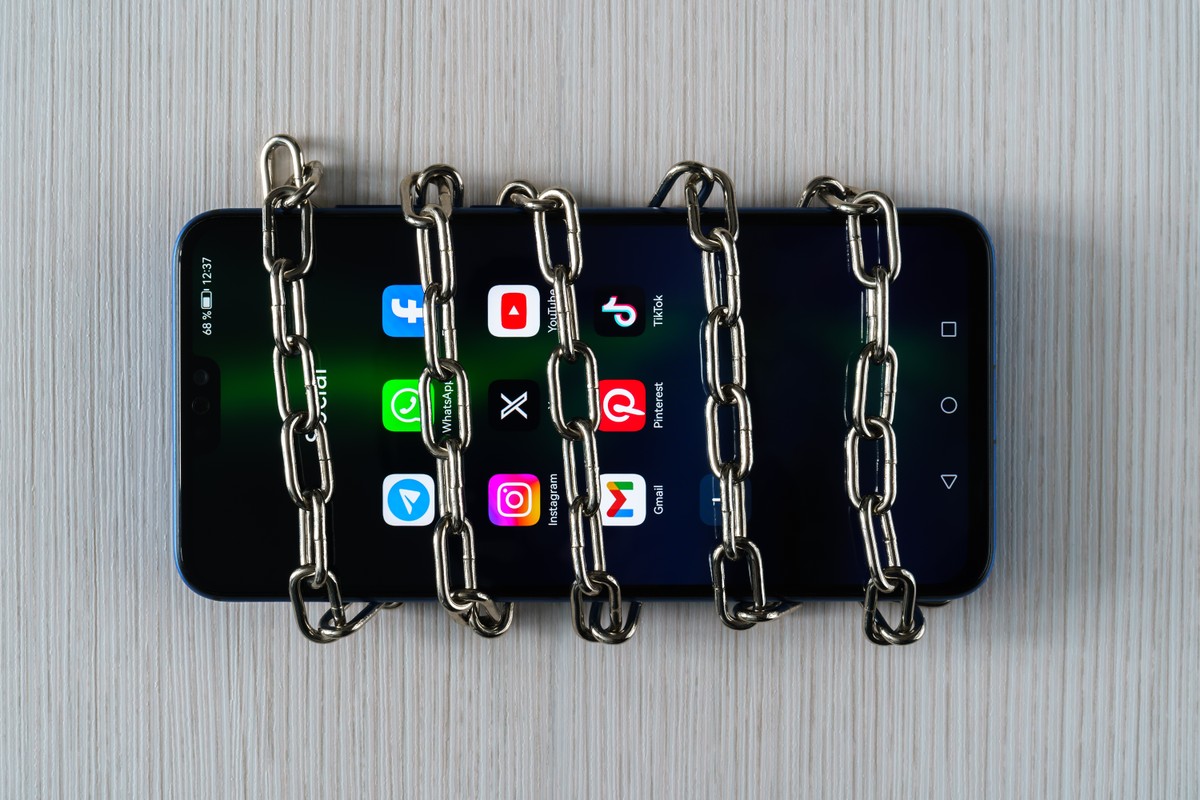 Zakaz używania smartfonów w szkołach. Rewolucja w polskiej edukacji?