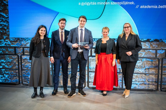 „Oktatás, amely gyógyít” – a Bethesda Akadémia nyerte az Egészségértés Díjat 2025-ben