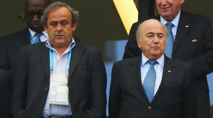 Blatter (jobbra) és Platini nyolcéves eltiltást kapott, de súlyosabb büntetést kérnek rájuk / Fotó: Europress-Getty images