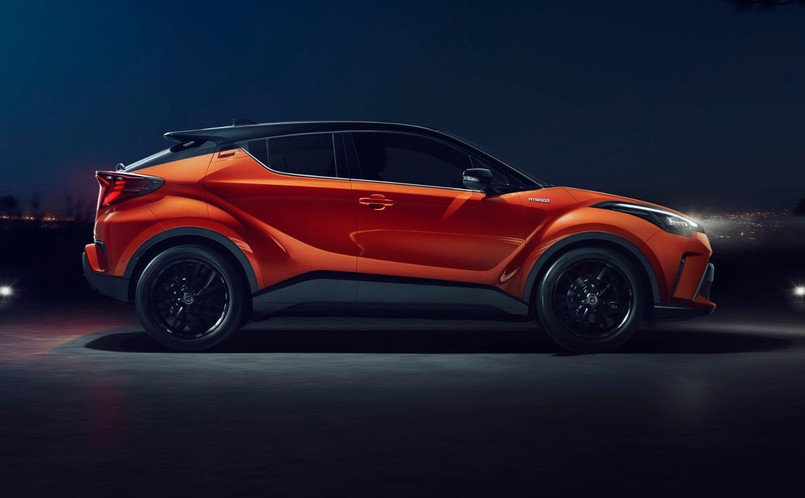 Toyota C-HR - znak szczególny to ukryte klamki tylnych drzwi