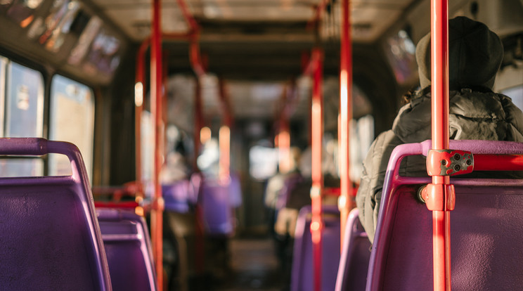 A Volánbusz Zrt. pénteken azt közölte az MTI-vel, hogy március óta csaknem 650 autóbusz belső légterében végeztettek ózonos fertőtlenítést. /Illusztráció: Unpslash 