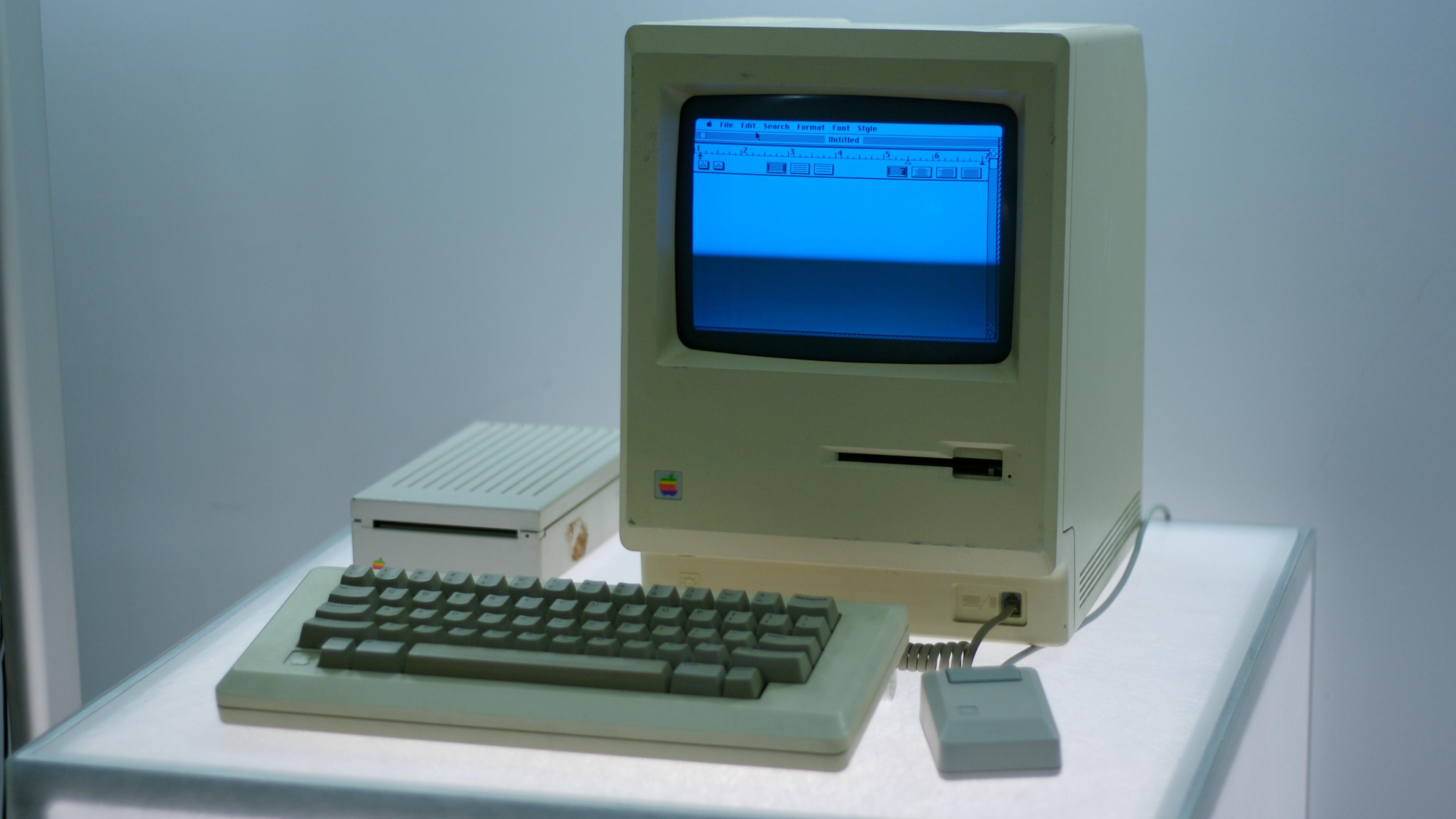 Mija 35 lat od premiery pierwszego Macintosha. Oto jak wyglądała  prezentacja komputera Apple