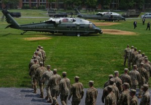 Američki vojnici dočekuju helikopter sa Donaldom Trampom u Karlajlu, Pensilvanija, 15. jula