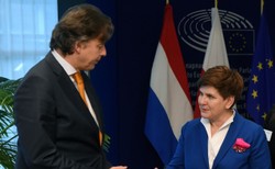 Szef holenderskiego MSZ: Debata to efekt działań nowego, demokratycznie wybranego polskiego rządu