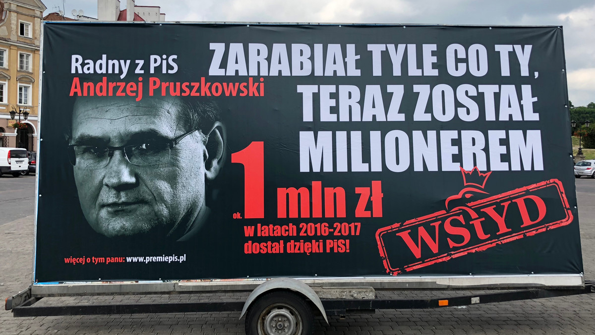 W Polskę ruszył kolejny "konwój wstydu", czyli akcja informacja Platformy Obywatelskiej o działaczach PiS, którzy dorobili się dzięki zmianie rządu. W województwie lubelskim prezentowany jest były prezydent Lublina Andrzej Pruszkowski, który za zasiadanie w zarządzie PGE zarobił kilkaset tysięcy złotych.