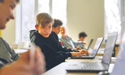 Zażarta walka o laptopy dla uczniów