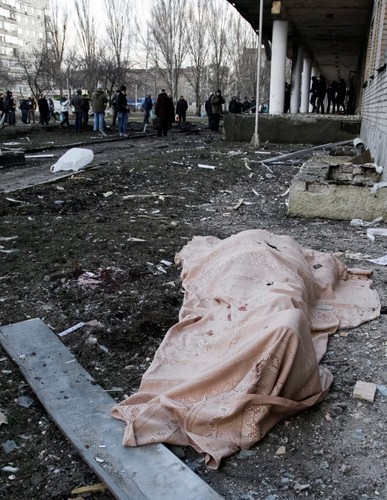 W trakcie środowego ostrzału artyleryjskiego zginęły trzy osoby, udające się po pomoc humanitarną rozdawaną w donieckim szpitalu.