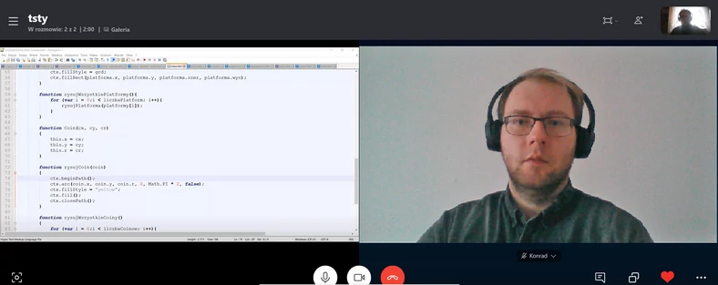Autor, Konrad Jagaciak, podczas zdalnej lekcji programowania