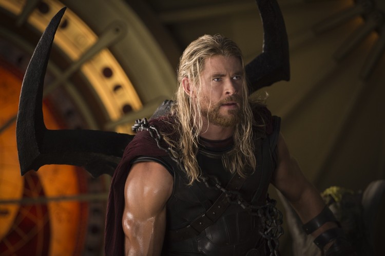Chris Hemsworth w filmie 'Thor: Ragnarok'. Polska premiera 25 października 2017 roku