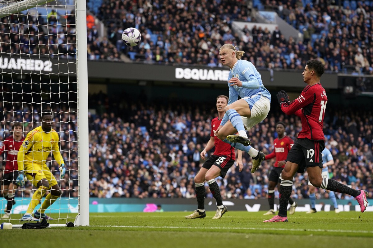 Erling Haaland w meczu z Manchesterem United zaliczył koszmarne pudło