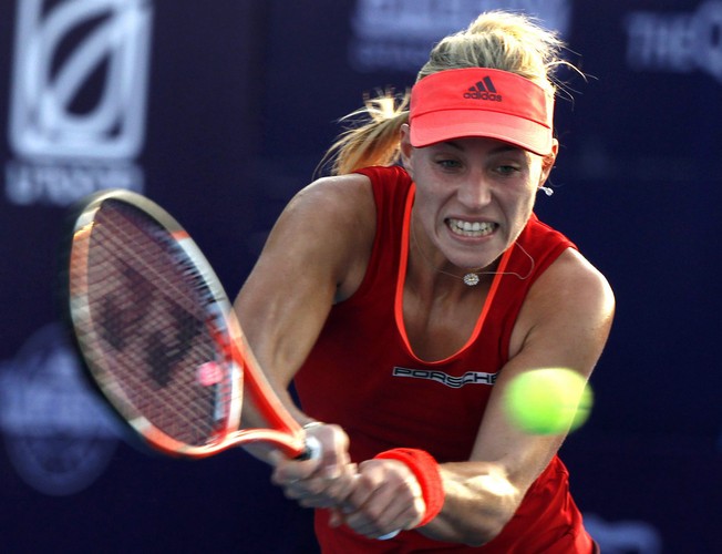 Agnieszka Radwańska pokonała Angelique Kerber 6:4, 6:3 w meczu pokazowym World Tennis Thailand Championship