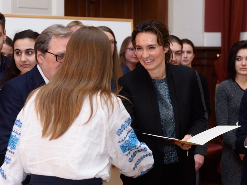 Pani prezes Kulczyk Foundation wzięła dziś udział w uroczystości wręczenie stypendiów studentom UAM w Poznaniu...