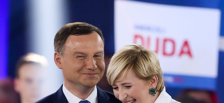 SONDAŻ dziennikarzy: Duda o włos przed Komorowskim!