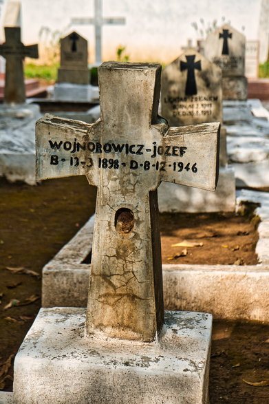 Cmentarz polskich uchodźców w Tengeru. W czasie II wojny światowej był tu obóz dla ponad 4 tysięcy osób, z czego blisko połowę stanowiły dzieci.
