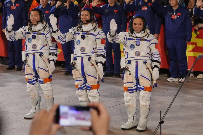 Kina lansirala svemirsku letelicu sa tri astronauta