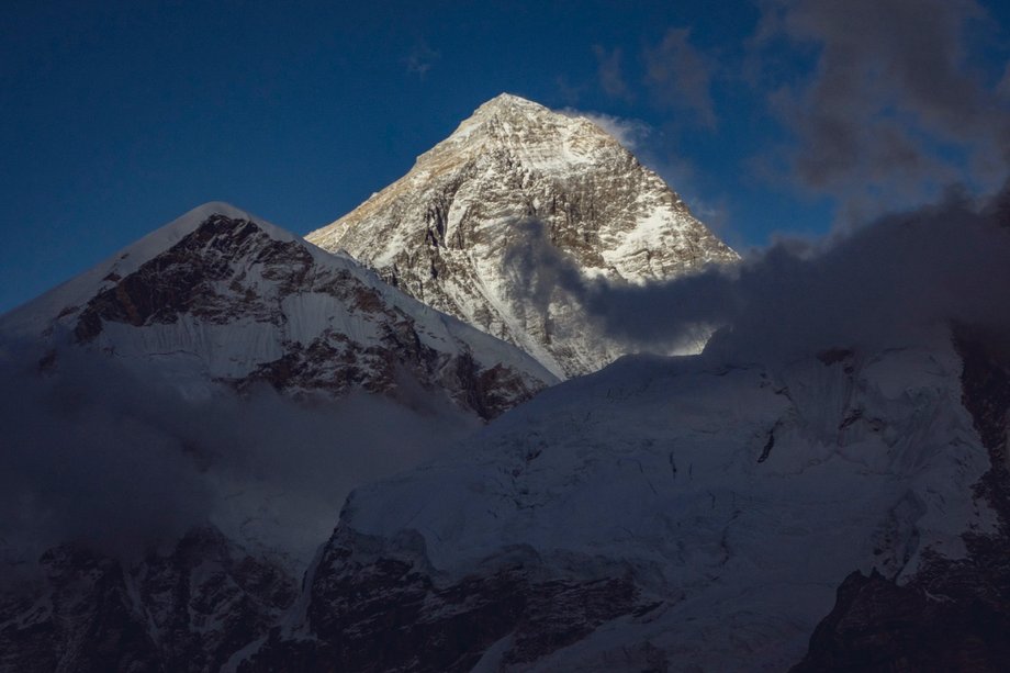 Mount Everest o zachodzie słońca widziany z Kala Patthar, 5600m n.p.m.