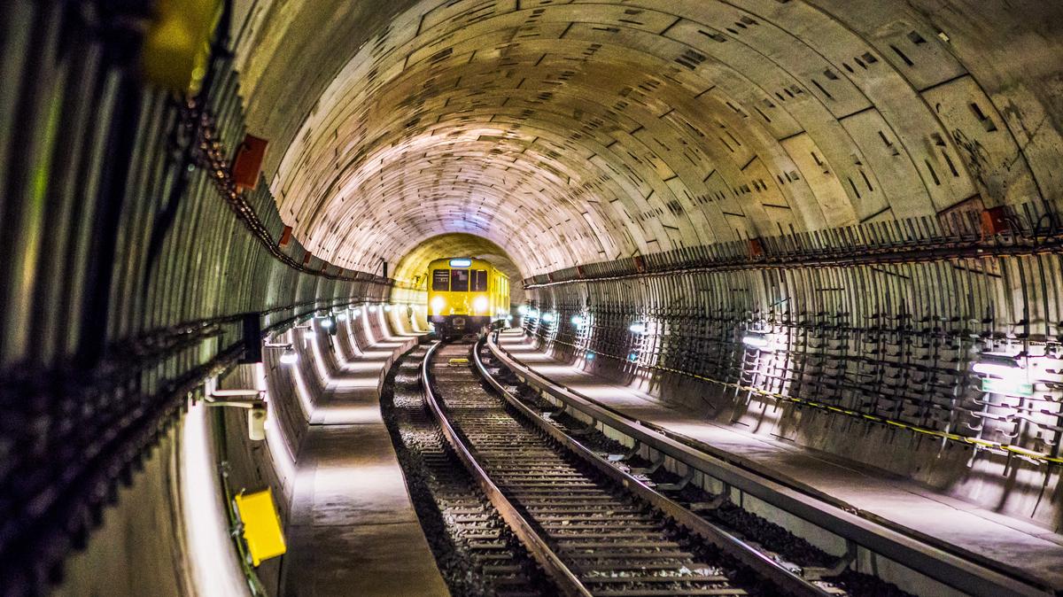 Звук метро. Метро под открытым небом.