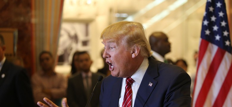 Trump atakuje Clinton. Spoty wyborcze o skandalu z mailami
