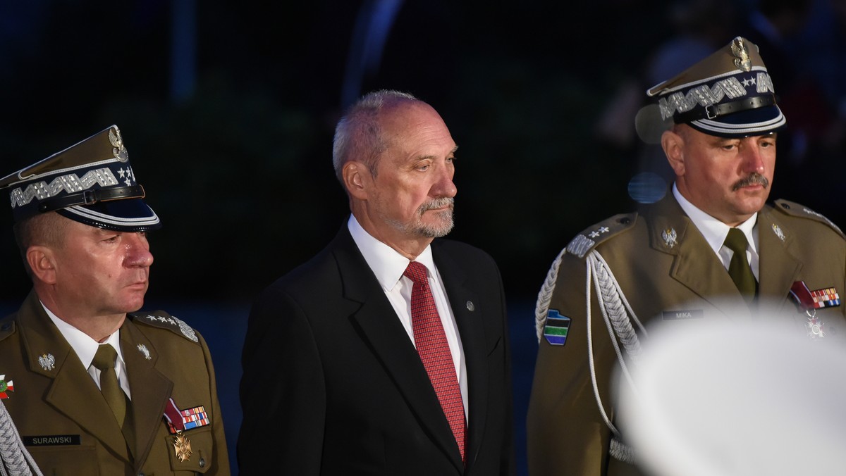 Minister obrony Antoni Macierewicz ponowił zaproszenie dla prezydenta do wspólnej dyskusji o systemie kierowania i dowodzenia siłami zbrojnymi oraz ewentualnych wątpliwościach związanych ze Strategicznym Przeglądem Obronnym (SPO) – poinformowało MON.