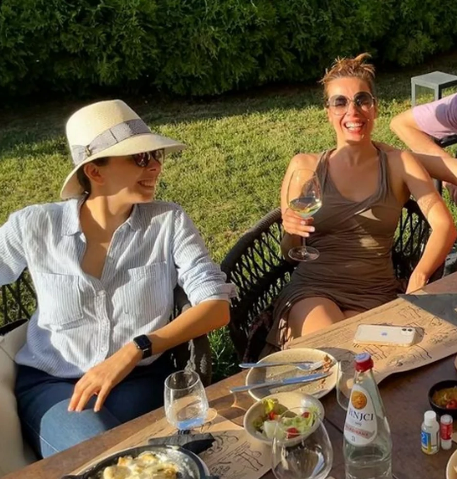 Katarina Radivojević sa sestrom